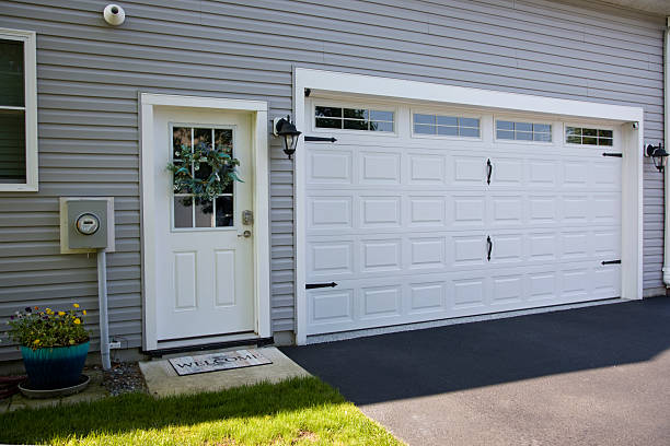 24/7 Emergency Garage Door Panel Replacement experts in Bridge City, TX